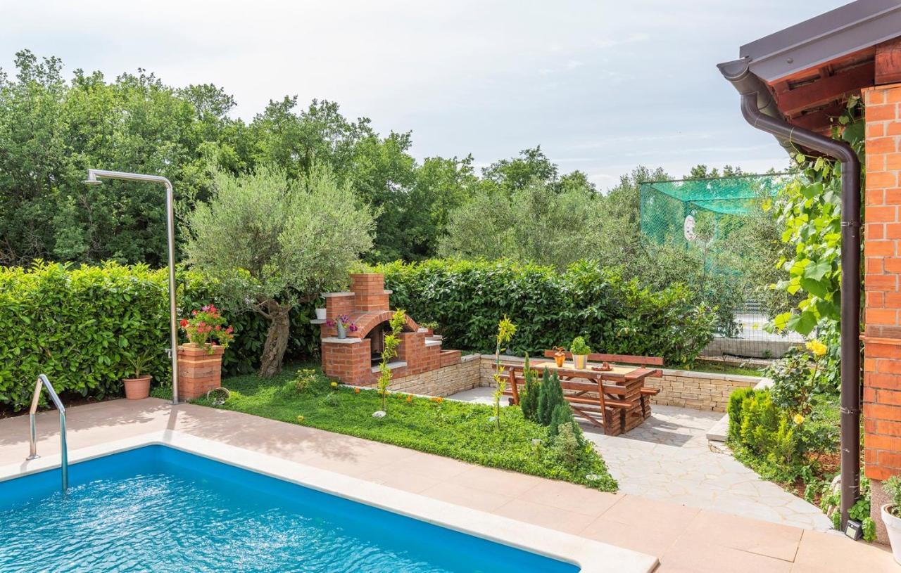Apartment Complex Villa Visnjan With Pool Bagian luar foto