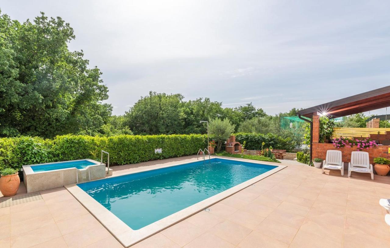 Apartment Complex Villa Visnjan With Pool Bagian luar foto