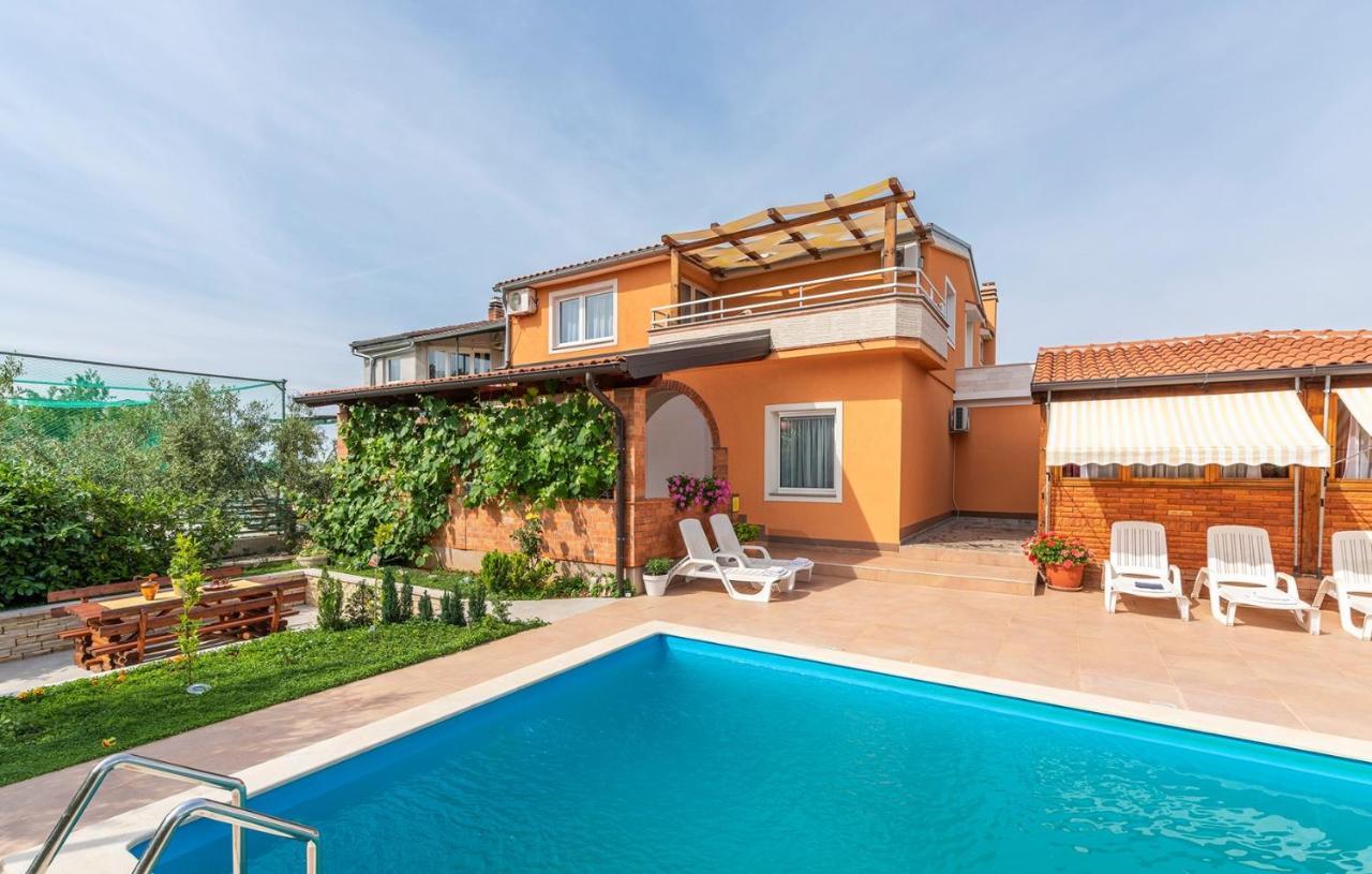 Apartment Complex Villa Visnjan With Pool Ruang foto