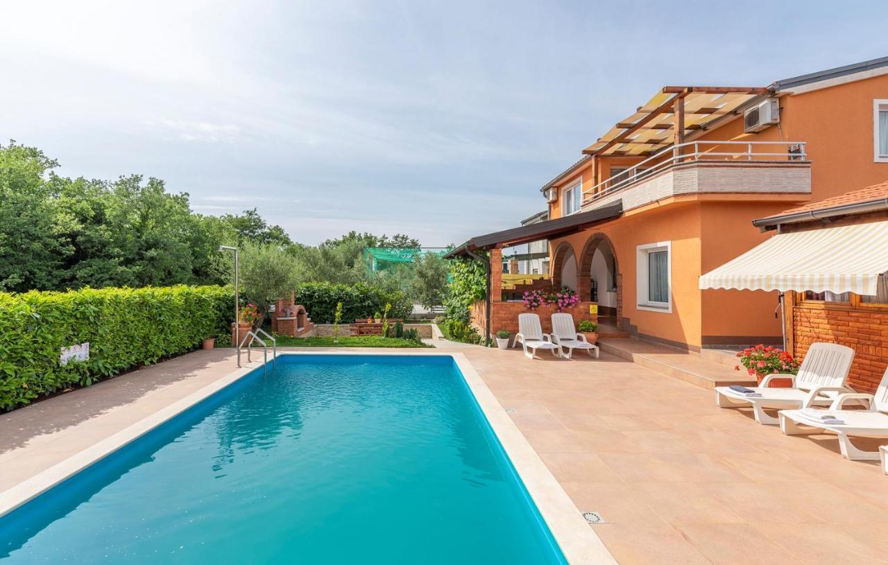 Apartment Complex Villa Visnjan With Pool Bagian luar foto
