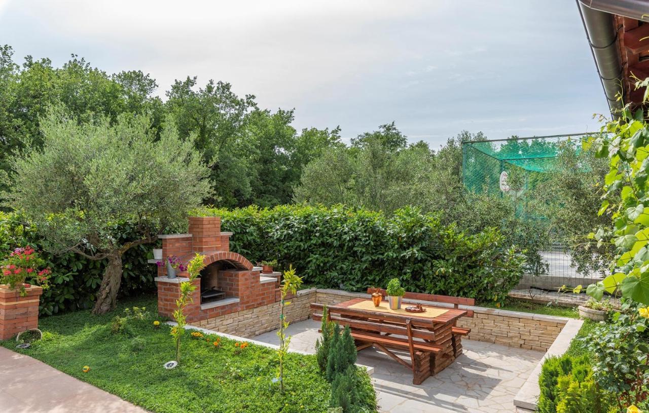Apartment Complex Villa Visnjan With Pool Bagian luar foto