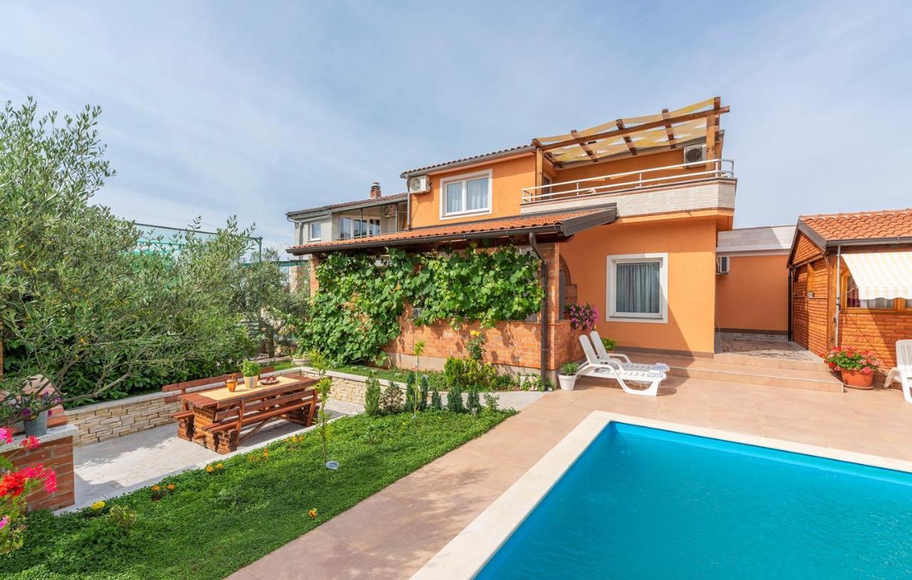 Apartment Complex Villa Visnjan With Pool Bagian luar foto